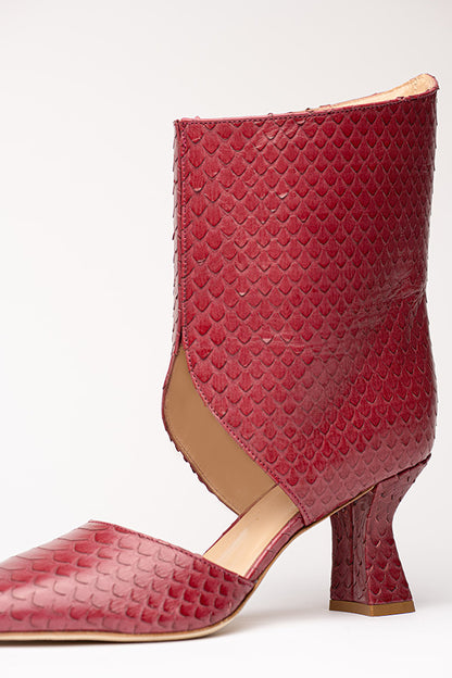 Zoom in on the Tyra RedCherry Python Print OpenBoot 70 mm heel  shot at an anglle from the side 