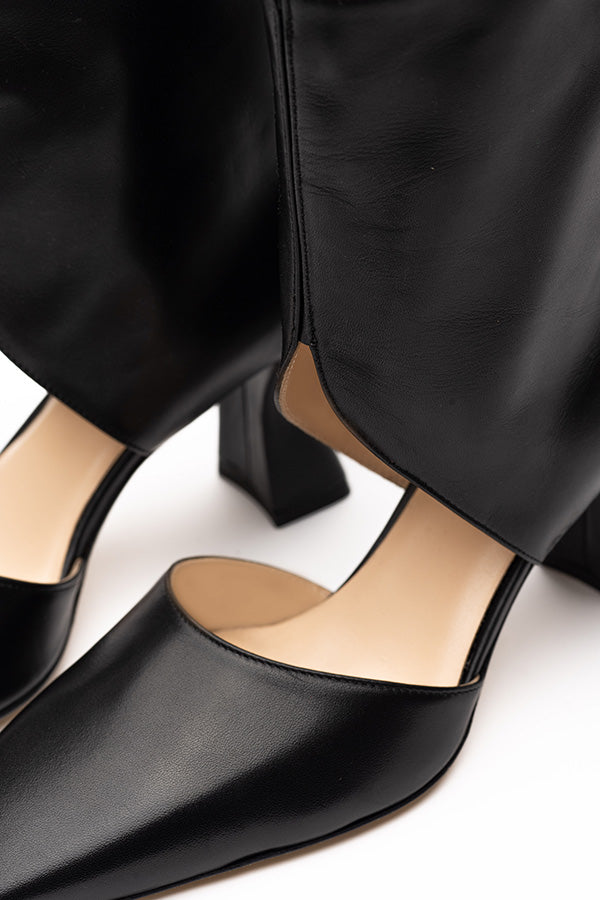 Zoom in at an angle on the inside of Tyra Black OpenBoot